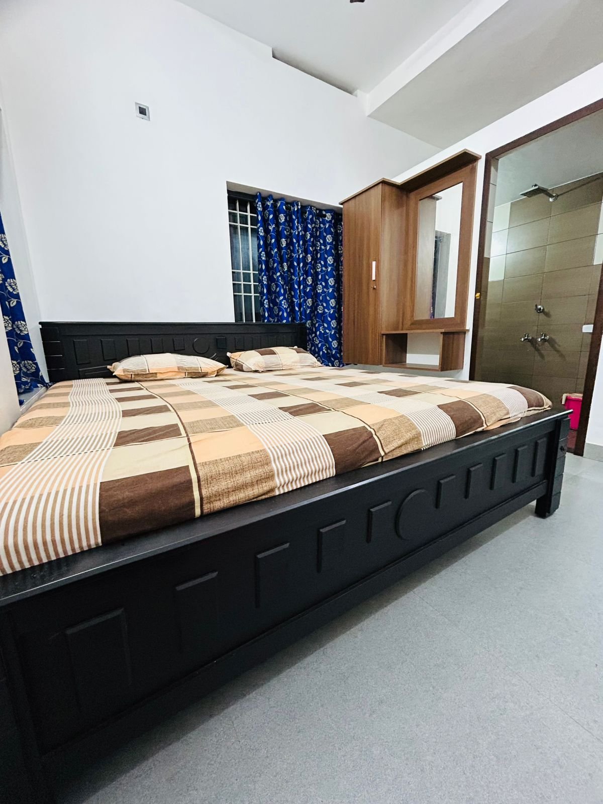 Bedroom with ensuite
